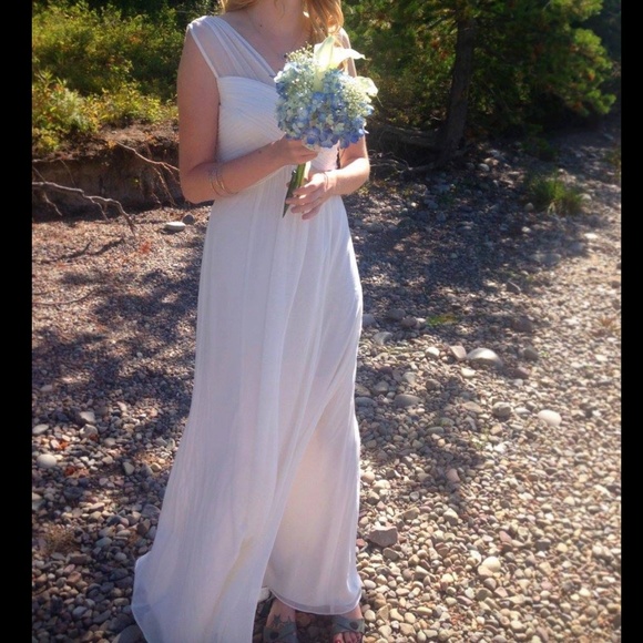 Chic White Sleeveless Wedding Dress - Picture 1 of 11